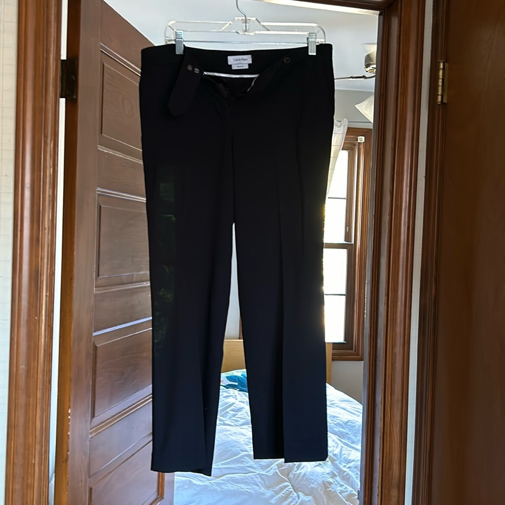 Calvin Klein navy blue suit pant. Size 10 petite. Excellent quality.